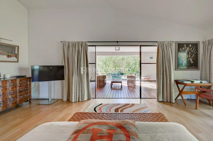 Image No.8-6 Bed House for sale