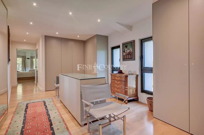 Image No.9-6 Bed House for sale