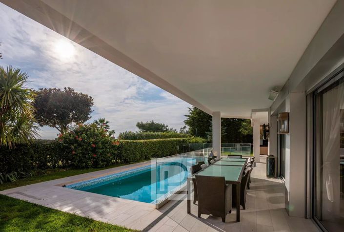 Image No.11-7 Bed Apartment for sale