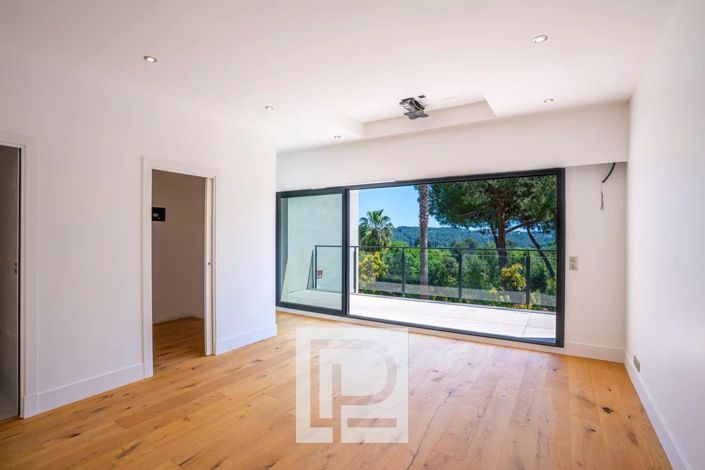 Image No.25-5 Bed House for sale