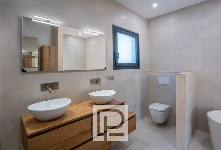 Image No.27-5 Bed House for sale