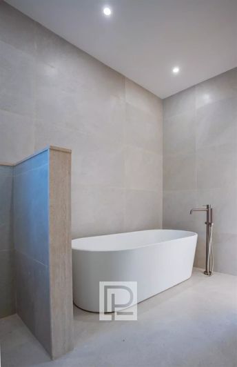 Image No.28-5 Bed House for sale