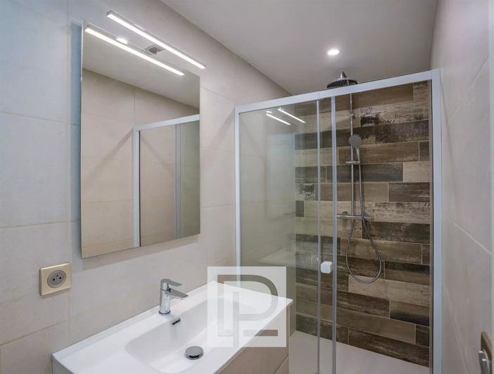 Image No.35-5 Bed House for sale