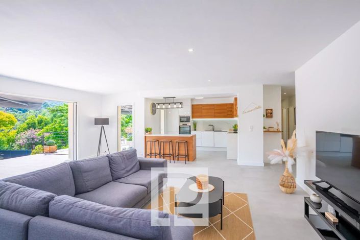 Image No.6-4 Bed House for sale