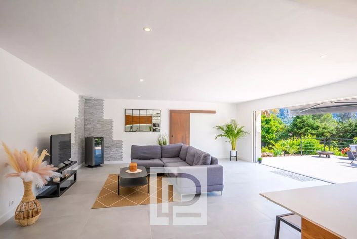 Image No.7-4 Bed House for sale