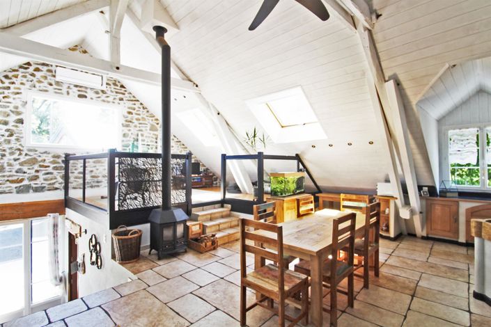 Image No.8-6 Bed House for sale