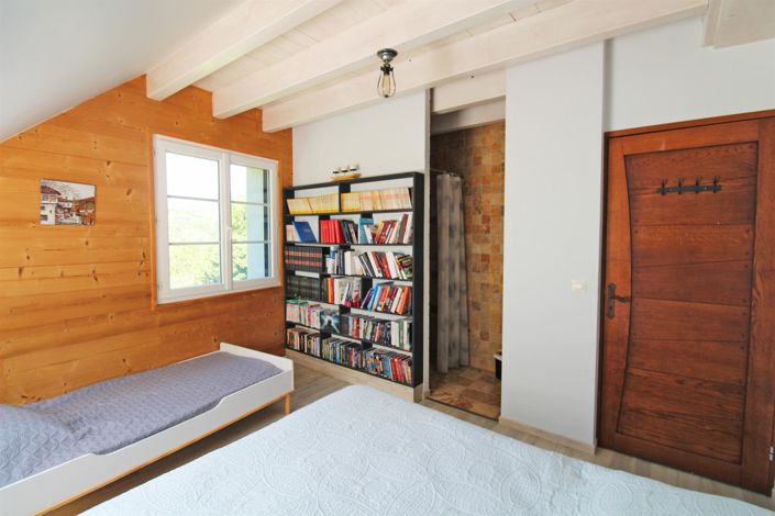 Image No.9-6 Bed House for sale