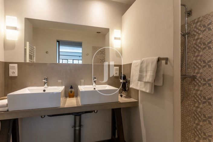 Image No.10-9 Bed House for sale