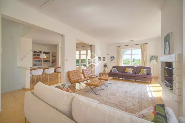 Image No.3-5 Bed House for sale