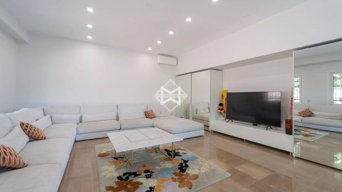 Image No.16-8 Bed House for sale