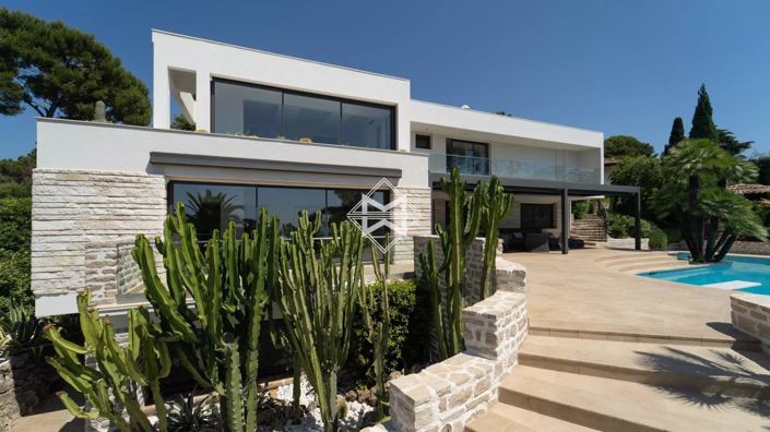 Image No.21-8 Bed House for sale