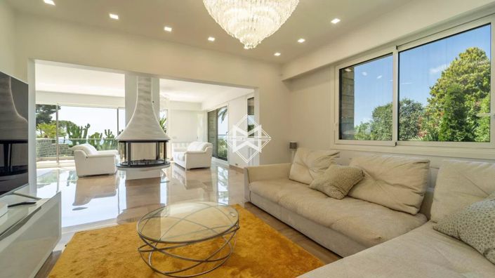 Image No.6-8 Bed House for sale