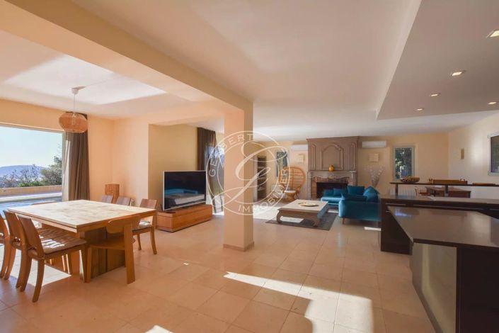 Image No.6-4 Bed House for sale