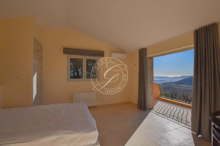 Image No.8-4 Bed House for sale