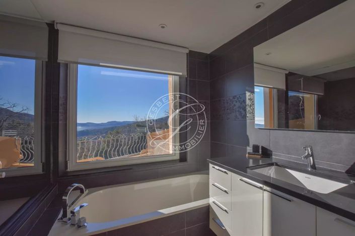 Image No.9-4 Bed House for sale