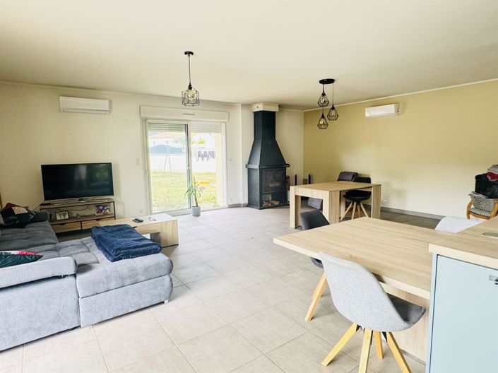 Image No.2-4 Bed House for sale