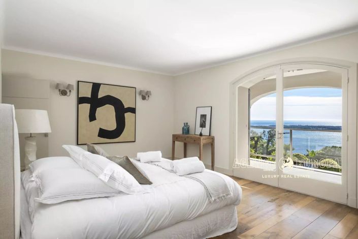 Image No.12-5 Bed House for sale