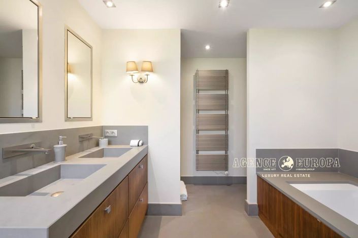 Image No.17-5 Bed House for sale