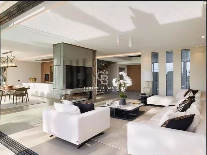 Image No.5-5 Bed House for sale