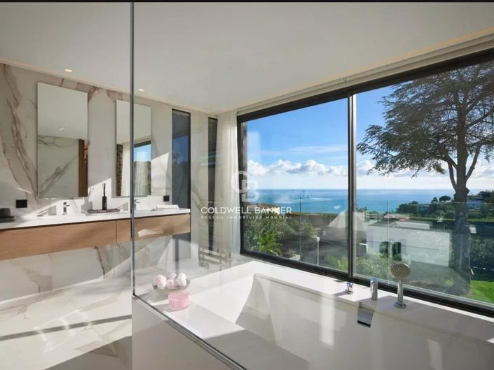 Image No.8-5 Bed House for sale