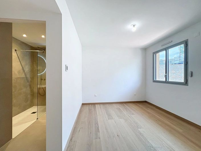 Image No.17-4 Bed Apartment for sale