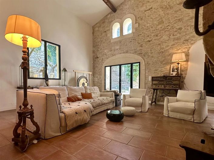 Image No.8-6 Bed House for sale