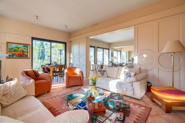 Image No.7-5 Bed House for sale