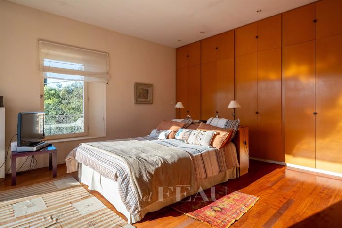 Image No.9-5 Bed House for sale