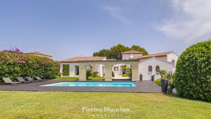 Image No.1-5 Bed House for sale