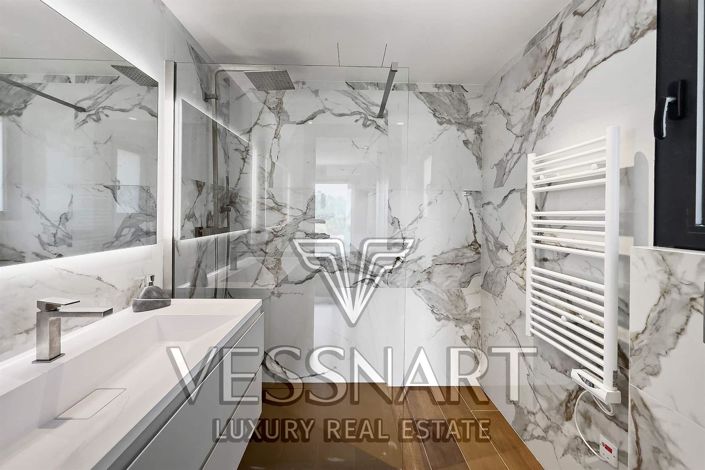 Image No.15-4 Bed House for sale