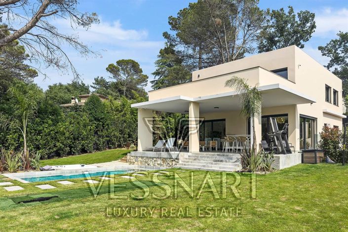 Image No.2-4 Bed House for sale