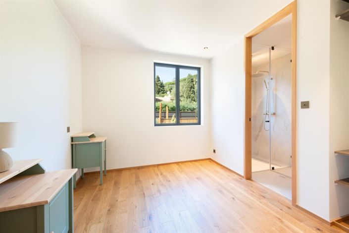 Image No.12-4 Bed House for sale