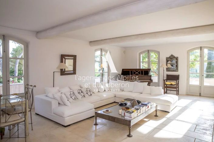 Image No.16-6 Bed House for sale