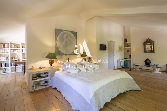 Image No.18-6 Bed House for sale