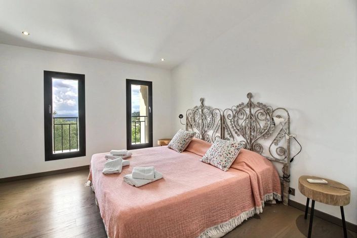 Image No.10-4 Bed House for sale