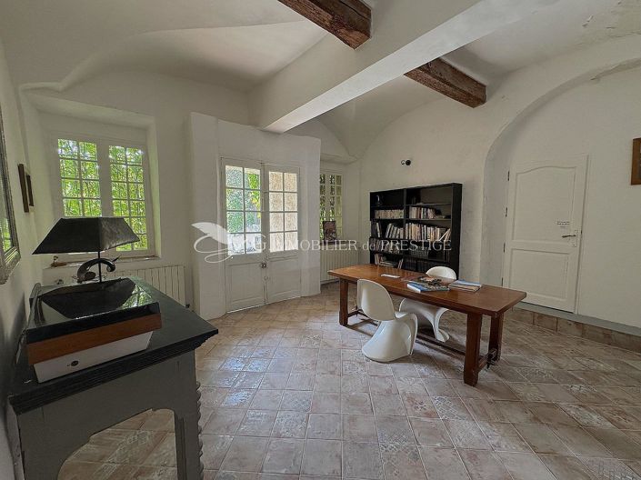 Image No.3-5 Bed House for sale