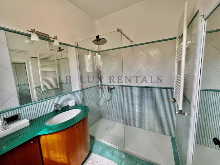 Image No.16-6 Bed House for sale