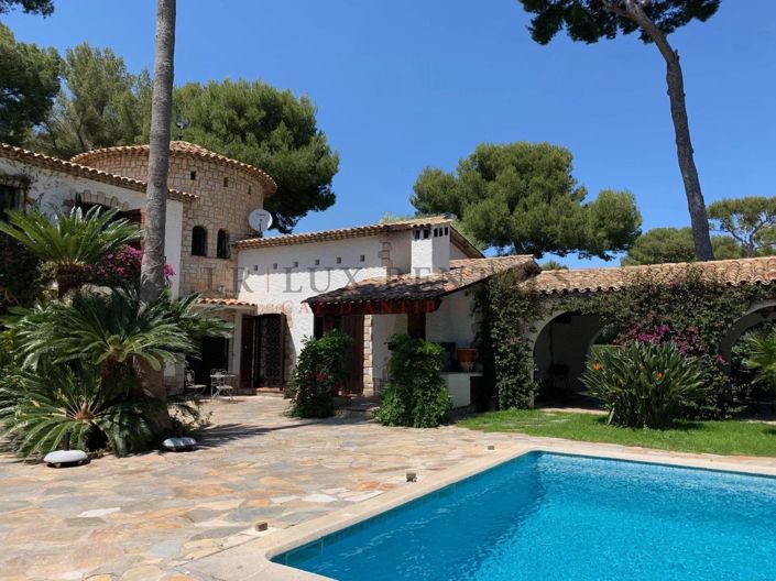 Image No.4-6 Bed House for sale