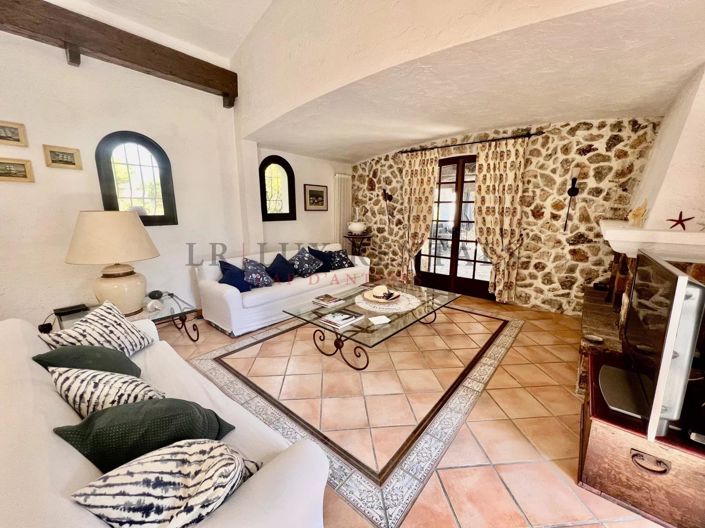 Image No.6-6 Bed House for sale