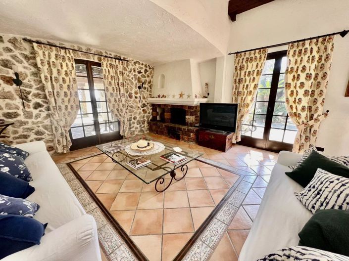 Image No.7-6 Bed House for sale