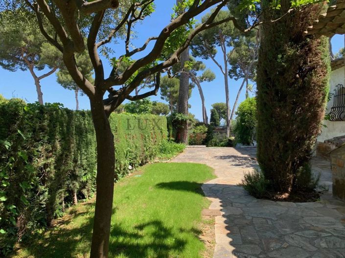 Image No.9-6 Bed House for sale