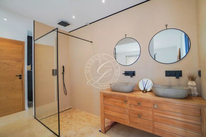 Image No.12-3 Bed House for sale