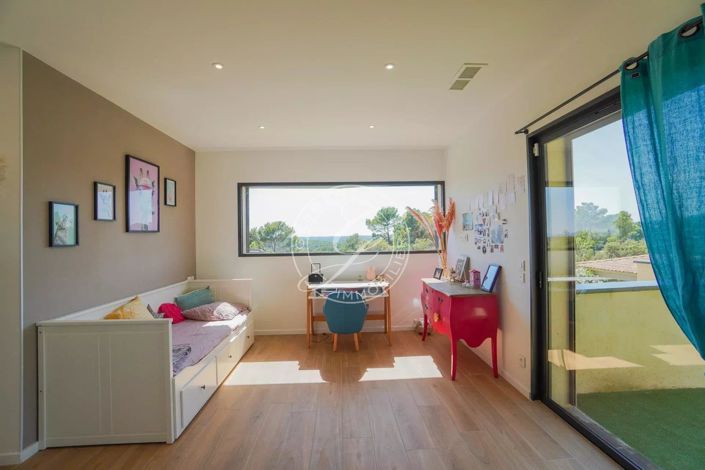 Image No.15-3 Bed House for sale