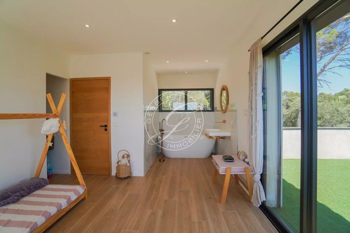 Image No.21-3 Bed House for sale