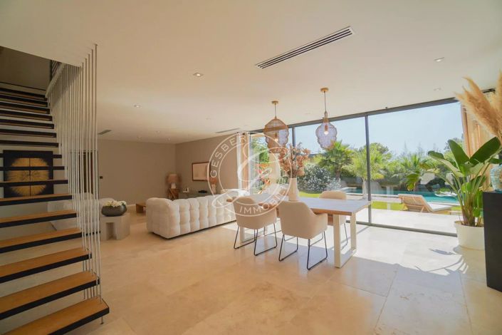 Image No.6-3 Bed House for sale