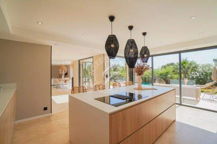 Image No.7-3 Bed House for sale