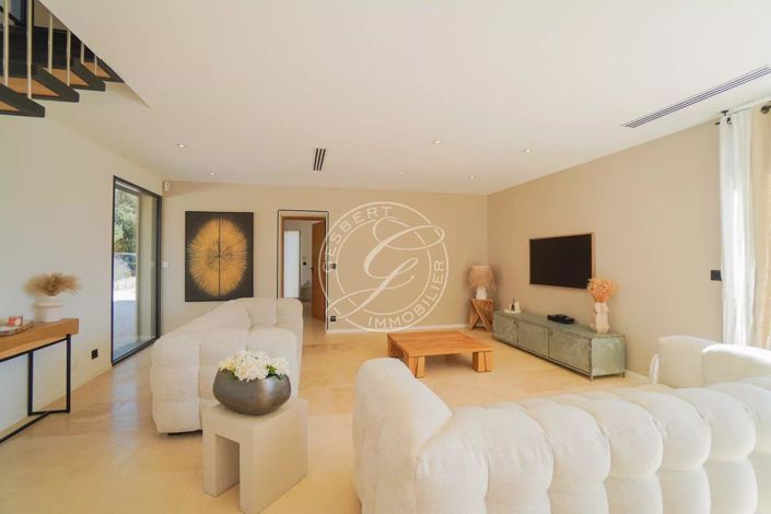 Image No.9-3 Bed House for sale