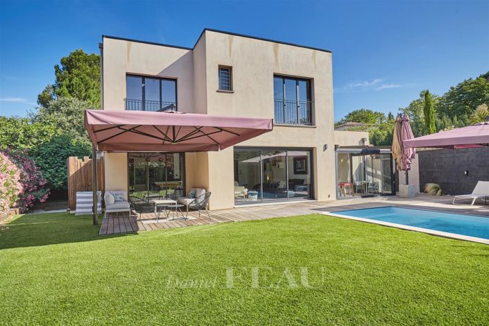 Image No.1-4 Bed House for sale