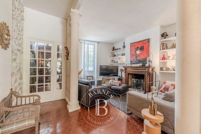 Image No.2-4 Bed House for sale