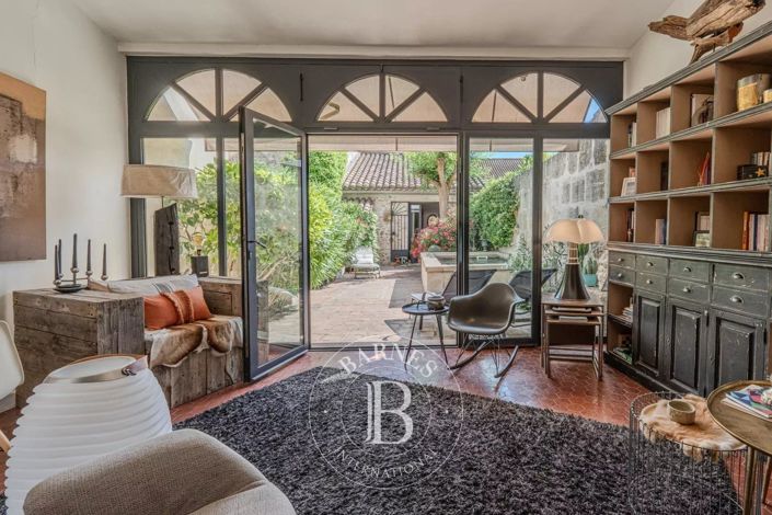 Image No.3-4 Bed House for sale